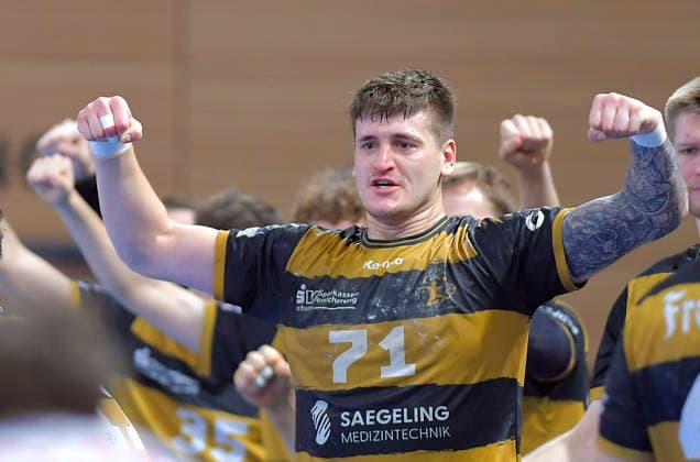 06 12 2025, Dresdens Oliver Seidler celebrates, Handball, 2 Bundesliga, HC Elbflorenz Dresden TV Hüttenberg,e c Dresden