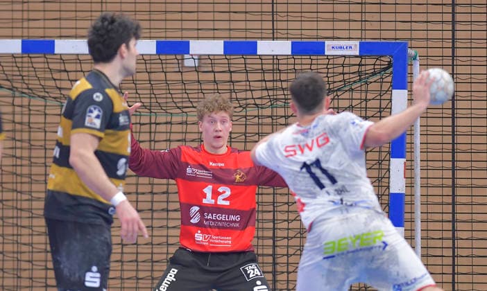06 12 2025, Dresdens Oliver Sandin in goal, Handball, 2 Bundesliga, HC Elbflorenz Dresden TV Hüttenberg,e c Dresden