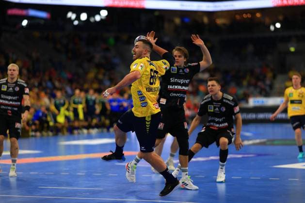 Jannik Kohlbacher 80 Rhein Neckar Löwen with the ball while Christoph Steinert 44 HC Erlangen defends Handball scene with Jannik Kohlbacher 80 Rhein Neckar Löwen and Christoph Steinert 44 HC Erlangen Copyright: xspeedshotx