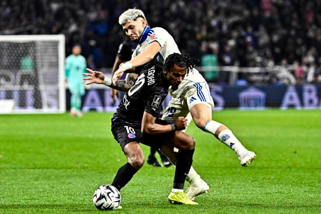 FOOTBALL : Toulouse vs Strasbourg - 15eme Journee de Ligue 1 McDonald S - Toulouse - 06 12 2025 Yann Gboho (tfc) vs Julio Enciso (rcs) Toulouse  Copyright: xThierryxBretonx