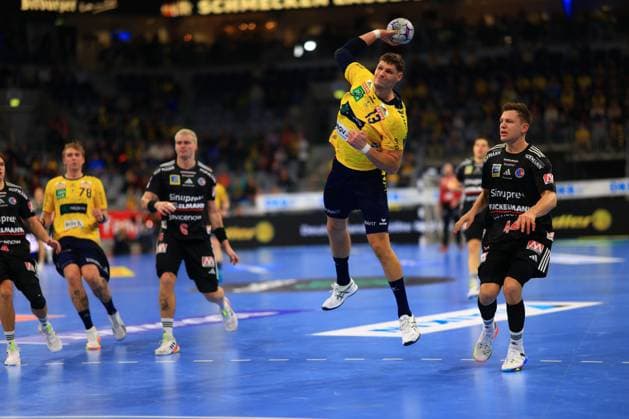 Sebastian Heymann 13 Rhein Neckar Löwen throws on goal while Christoph Steinert 44 HC Erlangen defends and Edwin Aspenbäck 78 Rhein Neckar Löwen watches Sebastian Heymann 13 Rhein Neckar Löwen throws on goal Copyright: xspeedshotx