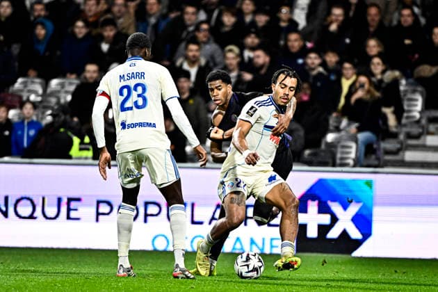 FOOTBALL : Toulouse vs Strasbourg - 15eme Journee de Ligue 1 McDonald S - Toulouse - 06 12 2025 Guela Doue (rcs) vs Dayann Methalie (tfc) Toulouse  Copyright: xThierryxBretonx