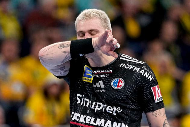 Marek Nissen HCE, 6 , single picture, single photo, action, action, looking disappointed, disappointment, frustration, disappointed, pessimistic, player from HC Erlangen, 06 12 2025, Mannheim Germany , Handball, Bundesliga, Rhein Neckar Löwen HC Erlangen xozx