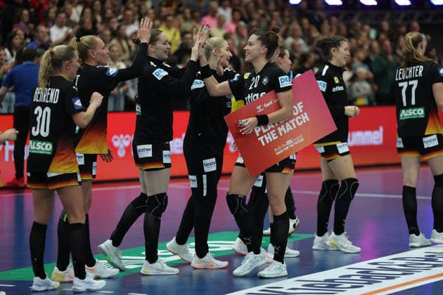 GER, Dortmund, 27th Wommens World Championship 2025, Main Round, Group II 3 Round Spain Spain ESP vs Germany Germany GER 06 12 2025, Westfalenhalle, Dortmund, GER, Dortmund, 27th Wommens World Championship 2025, Main Round, Group II 3 Round Spain Spain Spain ESP vs Germany Germany GER , in the picture Player of the Match Emily Vogel Ger 20 , nordphotoxGmbHx xMeuter nph00351