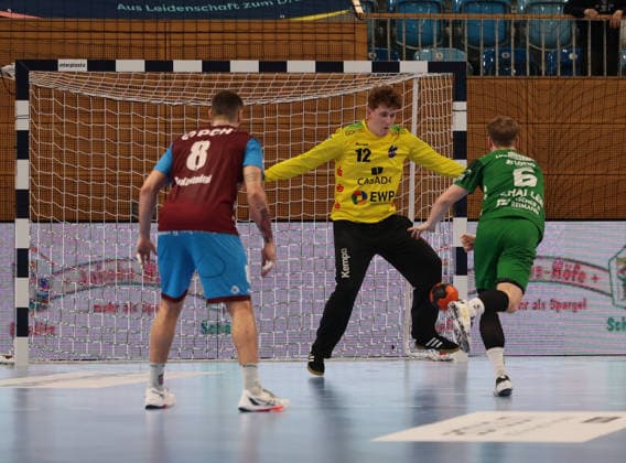 GER HBL2 Season 2025 2026 VfL Potsdam vs EULEN Ludwigshafen, 06 12 25, MBS Arena, Potsdam Tim SCHALLER fails from the seven-meter spot against Maximilian GRUNDMANN 1 VfL Potsdam 12
