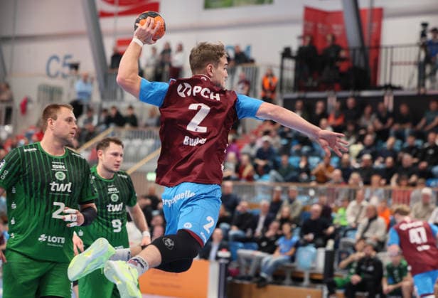 GER HBL2 Season 2025 2026 VfL Potsdam vs EULEN Ludwigshafen, 06 12 25, MBS Arena, Potsdam Frederic STÜBER Eulen Ludwigshafen 2 , Marc Robin EISEL Eulen Ludwigshafen 9 , Florian BUDDE 1 VfL Potsdam 2