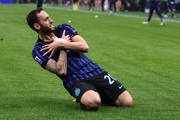Serie A Fc Internazionale - Como 1907 Hakan Calhanoglu of Fc Internazionale celebrates after scoring a goal during the Serie A match beetween Fc Internazionale and Como 1907 at Stadio Giuseppe Meazza on December 6 2025 in Milan Italy . Milano Stadio Giuseppe Meazza Italy Copyright: xMarcoxCanonierox
