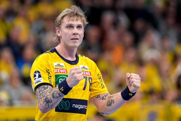 Edwin Aspenbäck RNL, 78 , single picture, single photo, action, action, cheer, cheers, celebration, joy, rejoice, rejoicing, confident, optimistic, positive, game scene, 06 12 2025, Mannheim Germany , Handball, Bundesliga, Rhein Neckar Löwen HC Erlangen xozx