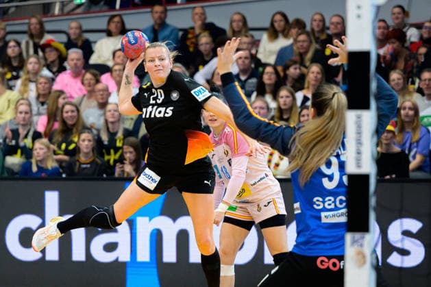Handball, Womens World Championship, Main Round Spain Germany Antje Döll Doell Germany , Nicole Morales Claure Spain Dortmund Westfalenhalle Nordrhein Westfalen Germany