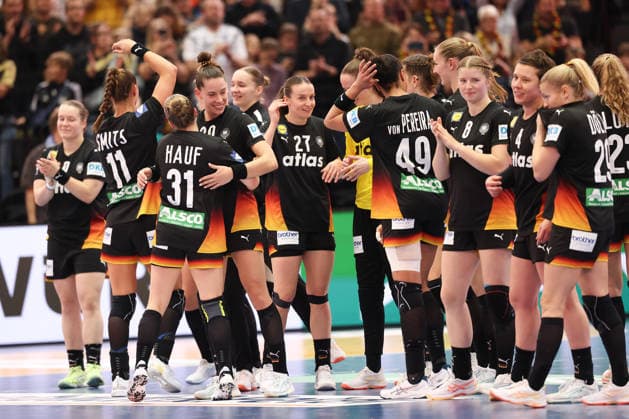 Spain Germany, IHF Womens Handball World Championship cheers of the German team after the end of the match 3 main round match of the Womens Handball World Championship between Spain and Germany on December 6, 2025 at the Westfalenhalle in Dortmund , Dortmund Nordrhein Westfalen Germany Westfalenhalle