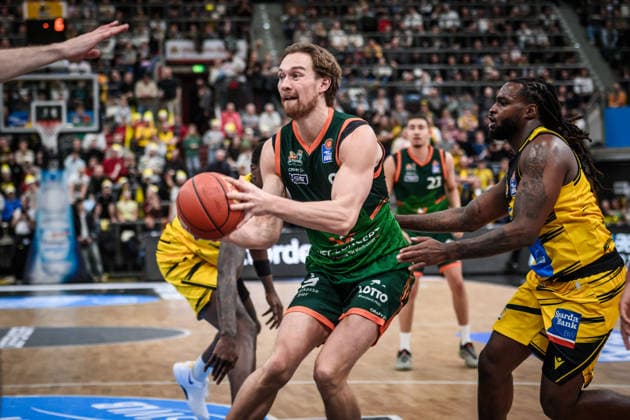 Marco Hollersbacher VET CONCEPT Gladiators Trier, 09 followed by Tray Buchanan MHP RIESEN Ludwigsburg, 02 GER, MHP Riesen Ludwigsburg VET CONCEPT Gladiators Trier, easycredit BBL, Basketball, Bundesliga, 9 Matchday, Season 2025 2026, 06 12 2025 GER, MHP Riesen Ludwigsburg VET CONCEPT Gladiators Trier, easycredit BBL, Basketball, Bundesliga, 9 Matchday, Season 2025 2026, 06 12 2025 Ludwigsburg Copyright: xSandyxDinkelackerx EP_SDR