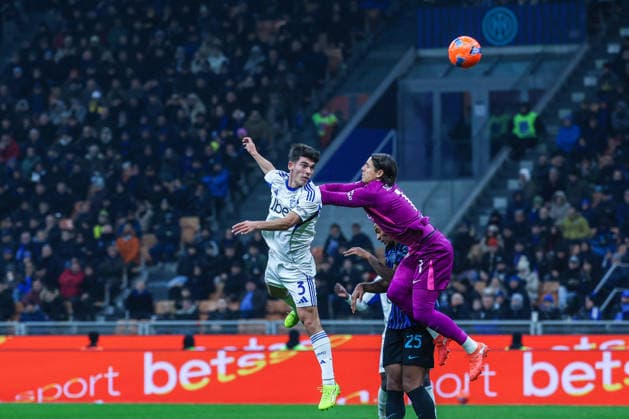 CALCIO - Serie A - Inter - FC Internazionale vs Como 1907 Alex Valle Gomez of Como 1907 seen in action during Serie A 2025 26 football match between FC Internazionale and Como 1907 at San Siro Stadium in Milan Milan Italy  Copyright: xIPAxSport ABACAx