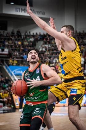 Clay Guillozet VET CONCEPT Gladiators Trier, 04 vs Jonas Wohlfarth Bottermann MHP RIESEN Ludwigsburg, 18 GER, MHP Riesen Ludwigsburg VET CONCEPT Gladiators Trier, easycredit BBL, Basketball, Bundesliga, 9 Matchday, Season 2025 2026, 06 12 2025 GER, MHP Riesen Ludwigsburg VET CONCEPT Gladiators Trier, easycredit BBL, Basketball, Bundesliga, 9 Matchday, Season 2025 2026, 06 12 2025 Ludwigsburg Copyright: xSandyxDinkelackerx EP_SDR