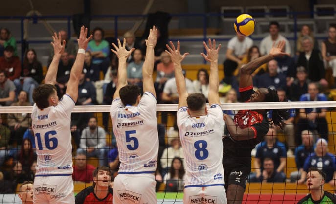 Ludwigsburg , Bundesliga , Barock Volleys MTV Ludwigsburg vs VfB Friedrichshafen , right Nyherowo Omene Lubu