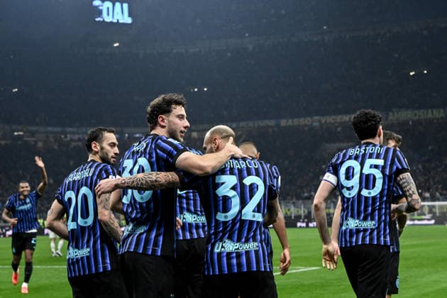 December 6, 2025, Milan, MILAN: Carlos AUGUSTO scores the fourthgoal for Inter team during the Italian serie A soccer match between Inter and Como at Giuseppe Meazza stadium in Milan, 6 December 2025..ANSA MATTEO BAZZI. Serie A: Inter Vs Como  - ZUMAa110 20251206_zaf_a110_072 Copyright: xMatteoxBazzix