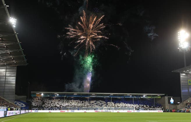 06 12 2025, Soccer 2 Bundesliga, SV Darmstadt 98 Karlsruher SC, emonline, emspor, despor, v l , Darmstadt fans ignite pyrotechnics, pyro, smoke, fire, bengalos, smoke bombs, pirotecnica, fumo, fuoco, sparklers DFL DFB REGULATIONS PROHIBIT ANY USE OF PHOTOGRAPHS AS IMAGE SEQUENCES AND OR QUASI VIDEO xdcx Copyright: HMBxMedia Claus