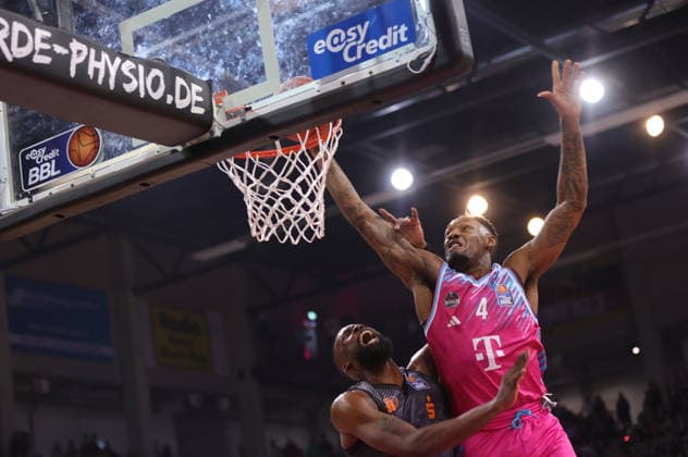 John Newman III Chemnitz, L against Jeff Garrett Bonn , Telekom Baskets Bonn vs Niners Chemnitz, easyCredit BBL, Matchday 9, Bonn, 06 12 2025