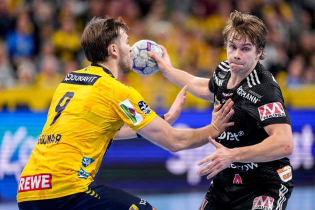 from left Steven Plucnar Jacobsen RNL, 9 , Andri Mar Runarsson HCE, 4 , duel, duel, duel, tackle, tackling, dynamics, action, action, 06 12 2025, Mannheim Germany , Handball, Bundesliga, Rhein Neckar Löwen HC Erlangen xozx