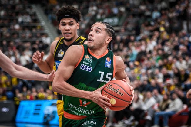 Jordan Roland VET CONCEPT Gladiators Trier, 15 past Brandon Tischler MHP RIESEN Ludwigsburg, 24 GER, MHP Riesen Ludwigsburg VET CONCEPT Gladiators Trier, easycredit BBL, Basketball, Bundesliga, 9 Matchday, Season 2025 2026, 06 12 2025 GER, MHP Riesen Ludwigsburg VET CONCEPT Gladiators Trier, easycredit BBL, Basketball, Bundesliga, 9 Matchday, Season 2025 2026, 06 12 2025 Ludwigsburg Copyright: xSandyxDinkelackerx EP_SDR