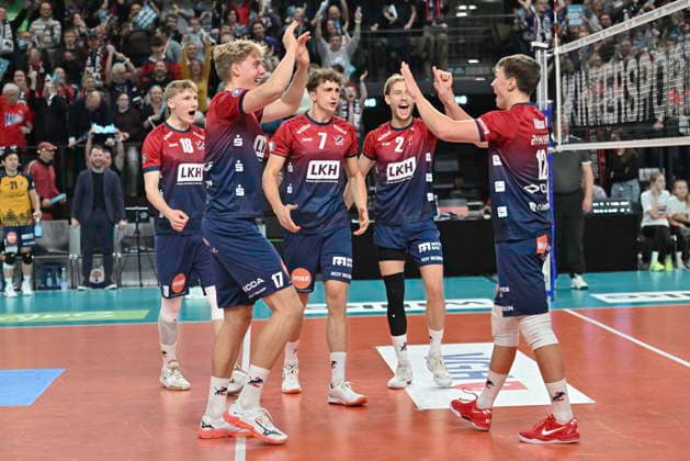 GER 1 VBL, SVG Lueneburg vs WWK Volleys Herrsching 06 12 2025, LKH Arena, Lueneburg, GER 1 VBL, SVG Lueneburg vs WWK Volleys Herrsching in the picture the team of Lueneburg cheers nordphotoxGmbH xWitke nph00002