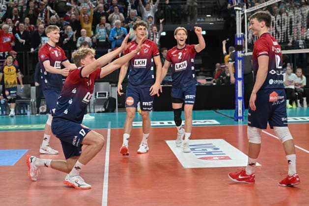 GER 1 VBL, SVG Lueneburg vs WWK Volleys Herrsching 06 12 2025, LKH Arena, Lueneburg, GER 1 VBL, SVG Lueneburg vs WWK Volleys Herrsching in the picture the team of Lueneburg cheers nordphotoxGmbH xWitke nph00002