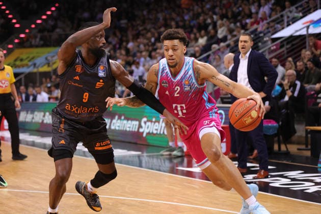 John Newman III Chemnitz, L against Alijah Comithier Bonn , Telekom Baskets Bonn vs Niners Chemnitz, easyCredit BBL, Matchday 9, Bonn, 06 12 2025