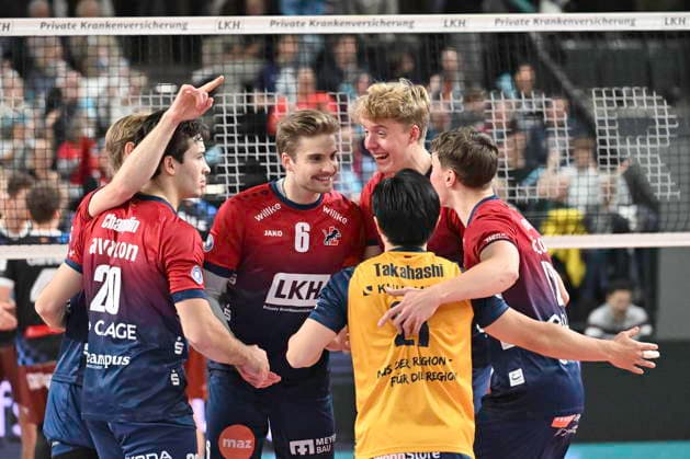 GER 1 VBL, SVG Lueneburg vs WWK Volleys Herrsching 06 12 2025, LKH Arena, Lueneburg, GER 1 VBL, SVG Lueneburg vs WWK Volleys Herrsching in the picture the team of Lueneburg cheers nordphotoxGmbH xWitke nph00002