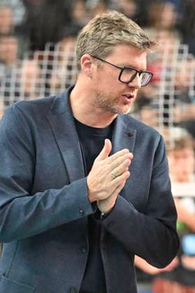 GER 1 VBL, SVG Lueneburg vs WWK Volleys Herrsching 06 12 2025, LKH Arena, Lueneburg, GER 1 VBL, SVG Lueneburg vs WWK Volleys Herrsching in the picture coach Stefan Huebner Hübner Lueneburg nordphotoxGmbH xWitke nph00002