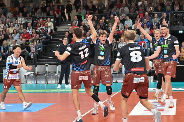 GER 1 VBL, SVG Lueneburg vs WWK Volleys Herrsching 06 12 2025, LKH Arena, Lueneburg, GER 1 VBL, SVG Lueneburg vs WWK Volleys Herrsching in the picture the team of Herrsching cheers nordphotoxGmbH xWitke nph00002