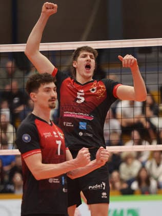 Ludwigsburg , Bundesliga , Barock Volleys MTV Ludwigsburg vs VfB Friedrichshafen , from left Tim Köpfli Jan Huber Lubu