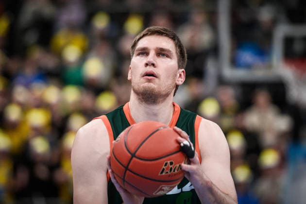 Marten Linssen VET CONCEPT Gladiators Trier, 12 GER, MHP Riesen Ludwigsburg VET CONCEPT Gladiators Trier, easycredit BBL, Basketball, Bundesliga, 9 Matchday, Season 2025 2026, 06 12 2025 GER, MHP Riesen Ludwigsburg VET CONCEPT Gladiators Trier, easycredit BBL, Basketball, Bundesliga, 9 Matchday, Season 2025 2026, 06 12 2025 Ludwigsburg Copyright: xSandyxDinkelackerx EP_SDR