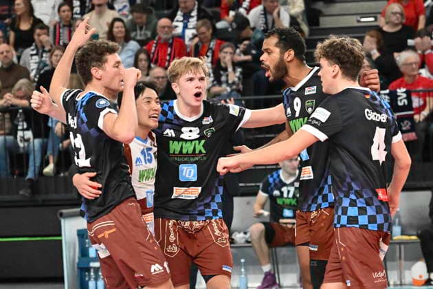 GER 1 VBL, SVG Lueneburg vs WWK Volleys Herrsching 06 12 2025, LKH Arena, Lueneburg, GER 1 VBL, SVG Lueneburg vs WWK Volleys Herrsching in the picture the team of Herrsching cheers nordphotoxGmbH xWitke nph00002