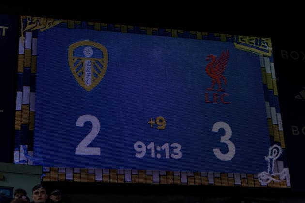 Football - FA Premier League - Leeds United FC v Liverpool FC LEEDS, ENGLAND - Saturday, December 6, 2025: Score board showing Leeds United 2-3 Liverpool with nine minutes added on during the FA Premier League match between Leeds United FC and Liverpool FC at Elland Road. (Photo by David Rawcliffe Propaganda) LEEDS Elland Road YORKSHIRE ENGLAND  Copyright: xDavidxRawcliffex P2025-12-06-Leeds_Liverpool-159