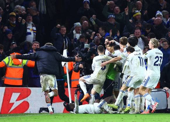Ao Tanaka of Leeds United celebrates scoring a goal to make it 3-3 with their team-mates Leeds United v Liverpool, Premier League, Football, Elland Road, Leeds, UK - 06 Dec 2025Leeds Elland Road United Kingdom EDITORIAL USE ONLY No use with unauthorised audio, video, data, fixture lists, club league logos or live services. Online in-match use limited to 120 images, no video emulation. No use in betting, games or single club league player publications. Copyright: xMattxWest Shutterstockx 16009398ba