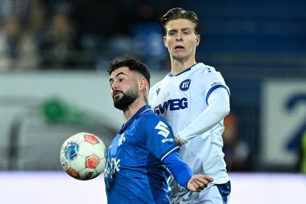 Marco Richter SV Darmstadt 1898, 23 Dzenis Burnic Karlsruher SC, 07 , GER, SV Darmstadt 98 vs Karlsruher SC, Football, 2 Bundesliga, Matchday 15, Season 2025 2026, 06 12 2025 DFL REGULATIONS PROHIBIT ANY USE OF PHOTOGRAPHS AS IMAGE SEQUENCES AND OR QUASI VIDEO GER, SV Darmstadt 98 vs Karlsruher SC, Football, 2 Bundesliga, Matchday 15, Season 2025 2026, 06 12 2025 Darmstadt Copyright: xEibner-Pressefoto FlorianxWiegandx EP_FWD