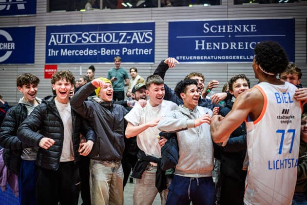 easycredit BBL Basketball Bundesliga 2025 2026 9 Matchday 06 12 2025 Science City Jena vs ratiopharm ulm Daniel Biel Jena is celebrated by his buddies after his BBL debut for Jena Sparkassen Arena