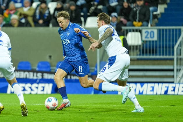 Soccer 2 Bundesliga, Matchday 15, SV Darmstadt 98 Karlsruher SC on 06 12 2025 in Darmstadt Merck Stadion am Böllenfalltor , Germany, Season 2025 2026 DFB DFL REGULATIONS PROHIBIT ANY USE OF PHOTOGRAPHS as IMAGE SEQUENCES and or QUASI VIDEO Penalty area scene between Luca Marseiler 8, SVD and Marcel Franke 28, KSC Darmstadt Merck Stadion am Böllenfalltor Germany Copyright: xChristophxKinzingerx