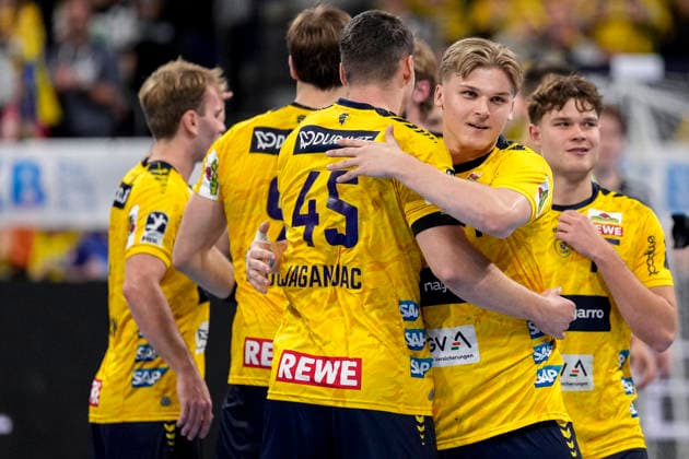 Rhein Neckar Löwen players in front from left with Halil Jaganjac RNL, 45 and Elias Ciudad Benitez RNL, 41 , jubilation after the final whistle, joy about the victory, winner, winner, cheers, cheering, cheerful, positive, happy, optimistic, highlight, action, 06 12 2025, Mannheim Germany , Handball, Bundesliga, Rhein Neckar Löwen HC Erlangen xozx