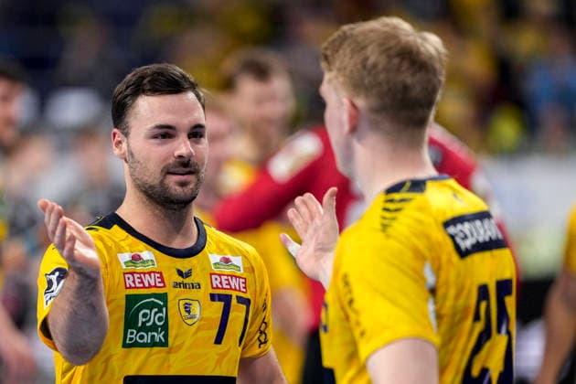 from left Dani Baijens RNL, 77 and Haukur Thrastarson RNL, 25 , players of Rhein Neckar Löwen, cheering after the final whistle, joy about the victory, winner, winner, cheers, cheering, cheerful, positive, happy, optimistic, highlight, action, action, 06 12 2025, Mannheim Germany , Handball, Bundesliga, Rhein Neckar Löwen HC Erlangen xozx