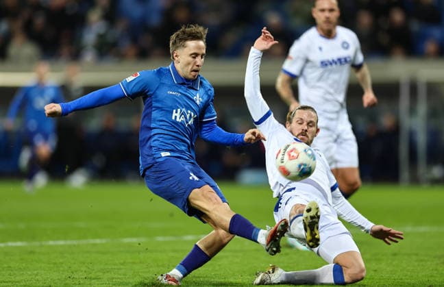06 12 2025, Soccer 2 Bundesliga, SV Darmstadt 98 Karlsruher SC, emonline, emspor, despor, v l , Luca Marseiler SV Darmstadt 98 , Sebastian Jung Karlsruher SC DFL DFB REGULATIONS PROHIBIT ANY USE OF PHOTOGRAPHS AS IMAGE SEQUENCES AND OR QUASI VIDEO xdcx Copyright: HMBxMedia Claus