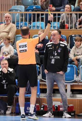 GER HBL2 Season 2025 2026 VfL Potsdam vs EULEN Ludwigshafen, 06 12 25, MBS Arena, Potsdam Emir KURTAGIC 1 VfL Potsdam coach sees YELLOW for complaining on the touchline