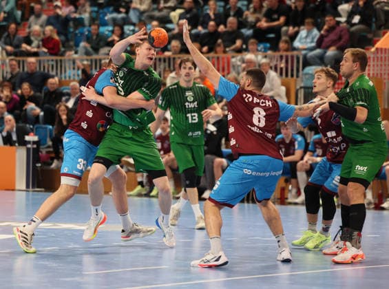 GER HBL2 Season 2025 2026 VfL Potsdam vs EULEN Ludwigshafen, 06 12 25, MBS Arena, Potsdam Friedrich SCHMITT Eulen Ludwigshafen 29 tries to play Frederic STÜBER Eulen Ludwigshafen 2 at the circle