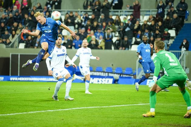 Soccer 2 Bundesliga, Matchday 15, SV Darmstadt 98 Karlsruher SC on 06 12 2025 in Darmstadt Merck Stadion am Böllenfalltor , Germany, Season 2025 2026 DFB DFL REGULATIONS PROHIBIT ANY USE OF PHOTOGRAPHS as IMAGE SEQUENCES and or QUASI VIDEO Header by Isac Alexi Sivert Lidberg 7, SVD Darmstadt Merck Stadion am Böllenfalltor Germany Copyright: xChristophxKinzingerx