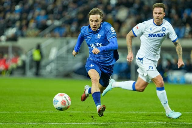 Soccer 2 Bundesliga, Matchday 15, SV Darmstadt 98 Karlsruher SC on 06 12 2025 in Darmstadt Merck Stadion am Böllenfalltor , Germany, Season 2025 2026 DFB DFL REGULATIONS PROHIBIT ANY USE OF PHOTOGRAPHS as IMAGE SEQUENCES and or QUASI VIDEO Penalty area scene by Luca Marseiler 8, SVD Darmstadt Merck Stadion am Böllenfalltor Germany Copyright: xChristophxKinzingerx