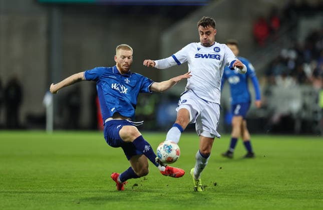 06 12 2025, Soccer 2 Bundesliga, SV Darmstadt 98 Karlsruher SC, emonline, emspor, despor, v l , Kai Klefisch SV Darmstadt 98 , Philipp Förster Karlsruher SC DFL DFB REGULATIONS PROHIBIT ANY USE OF PHOTOGRAPHS AS IMAGE SEQUENCES AND OR QUASI VIDEO xdcx Copyright: HMBxMedia Claus