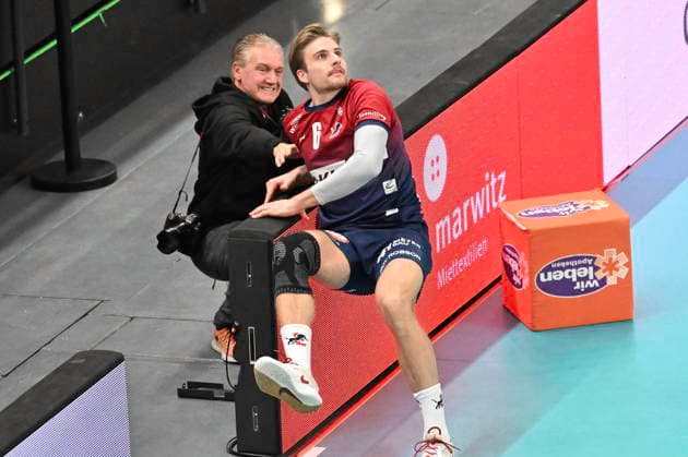 GER 1 VBL, SVG Lueneburg vs WWK Volleys Herrsching 06 12 2025, LKH Arena, Lueneburg, GER 1 VBL, SVG Lueneburg vs WWK Volleys Herrsching in the picture Jackson Clifford Howe Lueneburg 06 lands in the boards nordphotoxGmbH xWitke nph00002