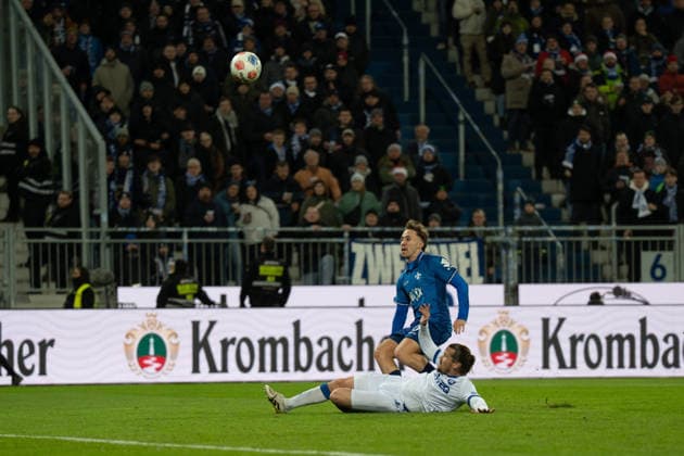 06 12 2025, xhfmx, Soccer 2 Bundesliga, SV Darmstadt 98 Karlsruher SC v l Sebastian Jung Karlsruher SC defends against Luca Marseiler SV Darmstadt 98 in highest distress DFL DFB REGULATIONS PROHIBIT ANY USE OF PHOTOGRAPHS as IMAGE SEQUENCES and or QUASI VIDEO Darmstadt
