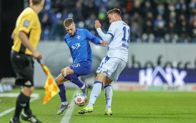 GER, Darmstadt, SV Darmstadt 98 vs Karlsruher SC, 2 Bundesliga, Football, DFB, Season 2025 2026, Merck Stadion am Böllenfalltor, 15 Matchday in the picture from l Fabian Nürnberger SV Darmstadt 98 15 , Philipp Förster Karlsruher SC 11 , Duel DFB DFL REGULATIONS PROHIBIT ANY USE OF PHOTOGRAPHS AS IMAGE SEQUENCES AND OR QUASI VIDEO, 06 12 2025 Copyright: HMBxMedia HendrikxHamelau