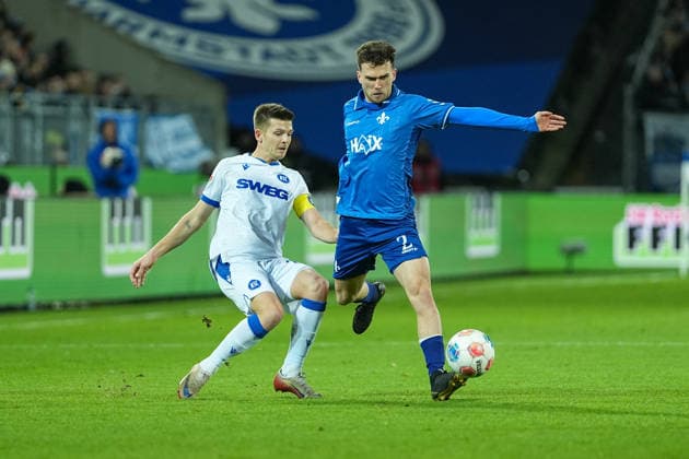 Soccer 2 Bundesliga, Matchday 15, SV Darmstadt 98 Karlsruher SC on 06 12 2025 in Darmstadt Merck Stadion am Böllenfalltor , Germany, Season 2025 2026 DFB DFL REGULATIONS PROHIBIT ANY USE OF PHOTOGRAPHS as IMAGE SEQUENCES and or QUASI VIDEO Sergio Lopez 2, SVD in duel with Marvin Wanitzek 10, KSC Darmstadt Merck Stadion am Böllenfalltor Germany Copyright: xChristophxKinzingerx