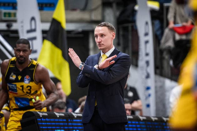 Mikko Riipinen MHP RIESEN Ludwigsburg, Head Coach GER, MHP Riesen Ludwigsburg VET CONCEPT Gladiators Trier, easycredit BBL, Basketball, Bundesliga, Matchday 9, Season 2025 2026, 06 12 2025 GER, MHP Riesen Ludwigsburg VET CONCEPT Gladiators Trier, easycredit BBL, Basketball, Bundesliga, Matchday 9, Season 2025 2026, 06 12 2025 Ludwigsburg Copyright: xSandyxDinkelackerx EP_SDR